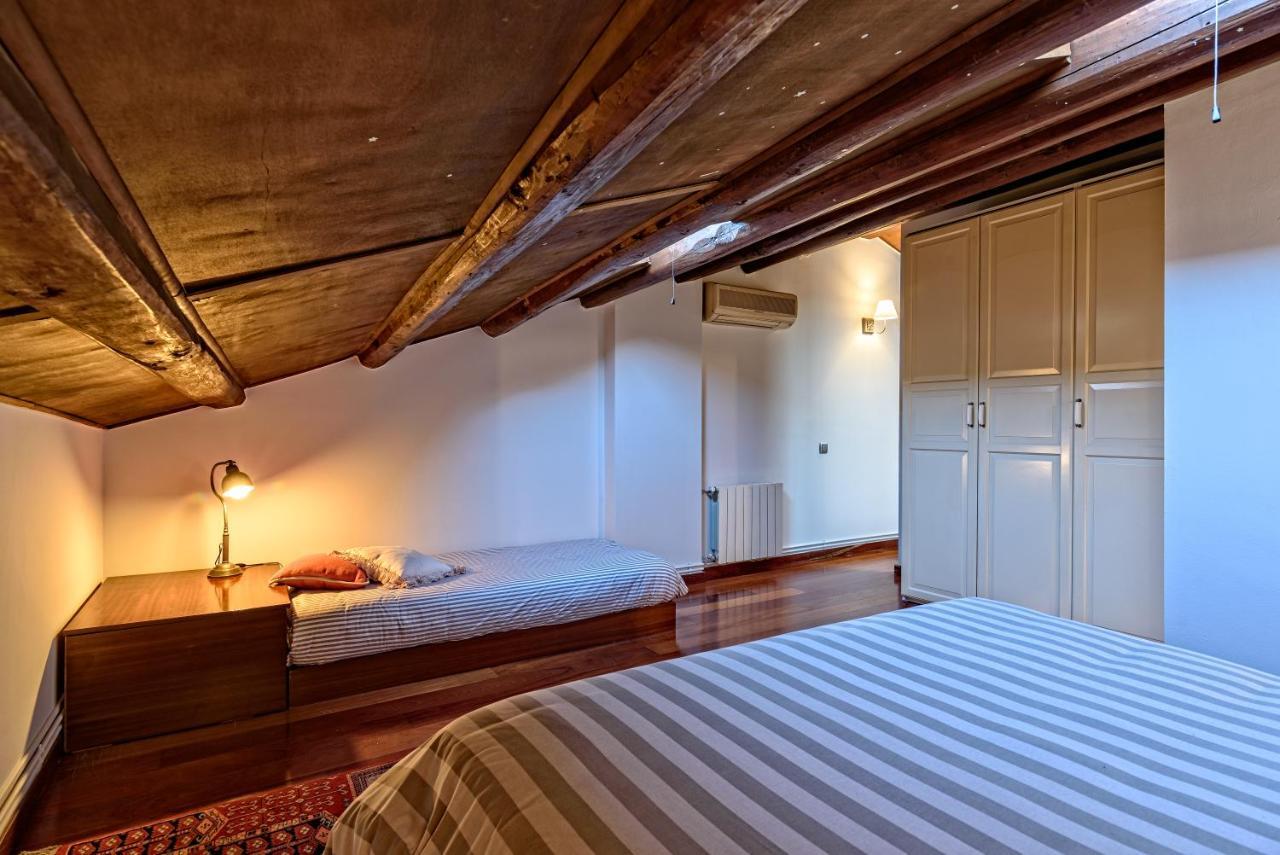 Apartamento Con Encanto En บาดาโลนา ภายนอก รูปภาพ